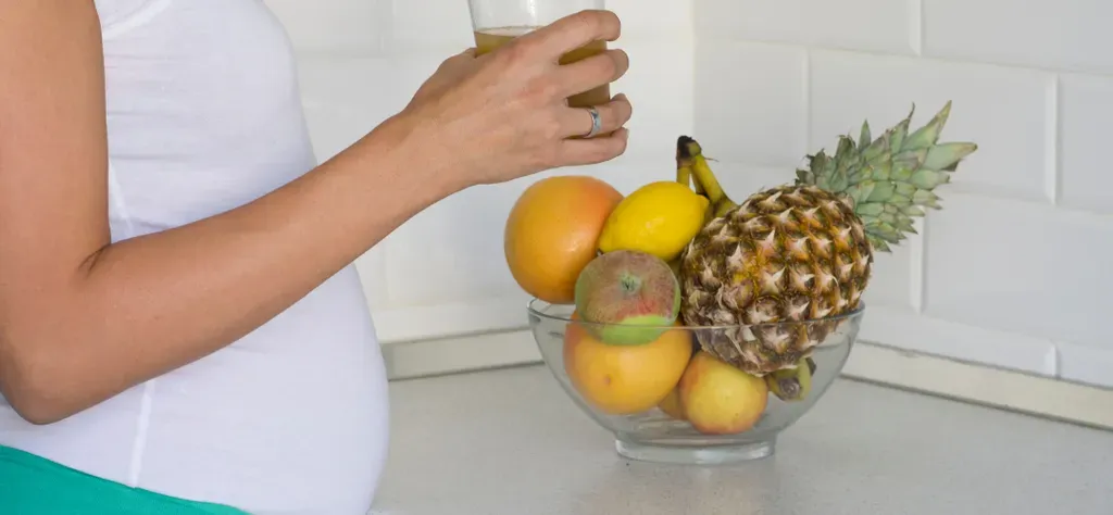 panière de fruits où la maman choisi sa pause repas